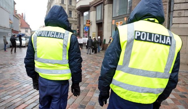 Nevakcinētos policistus, iespējams, atstādinās no darba Nevakcinētos policistus, iespējams, atstādinās no darba