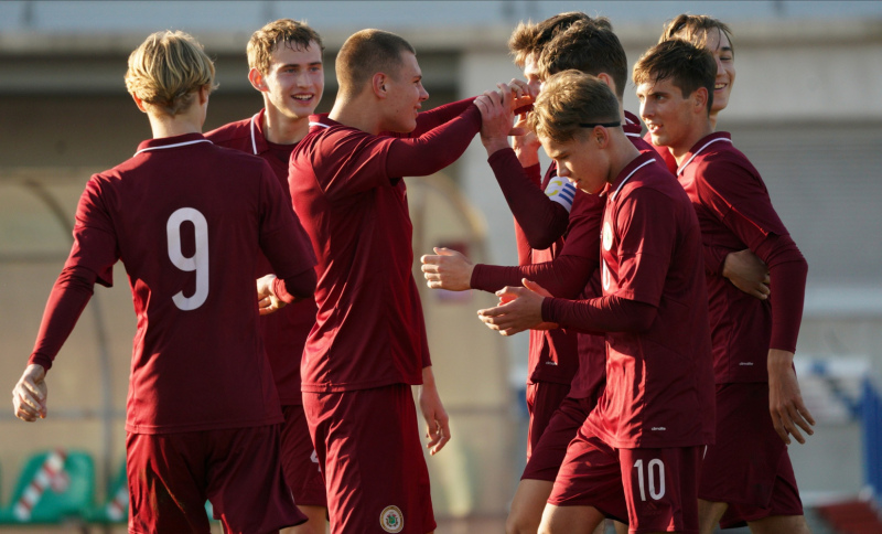 Štāla un Čevera pārstāvētā U17 Latvijas futbola izlase uzveic Lietuvas vienaudžus