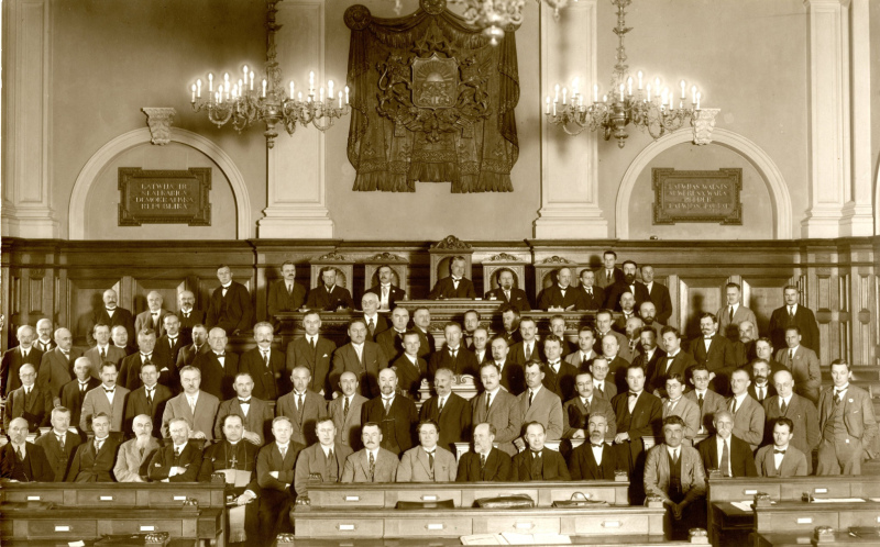 Latvijas Saeima svin 100 gadu jubileju Latvijas Saeima svin 100 gadu jubileju