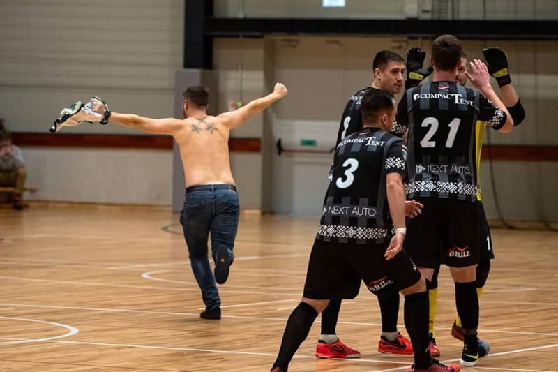 Tukumā atkal joņo strīkeris. Tukuma telpu futbolisti piekāpjas FC "Petrow" Tukumā atkal joņo strīkeris. Tukuma telpu futbolisti piekāpjas FC "Petrow"