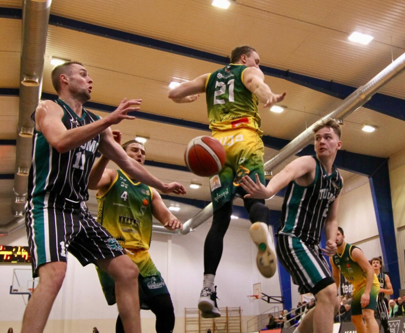 "Kandava/Turība" NBL spēlē uzveic "Tukums/TSS" vienību