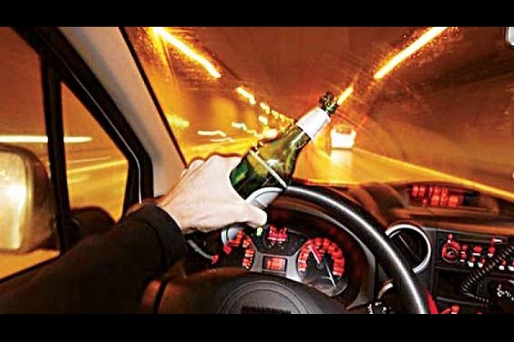 Tukuma novadā mājsēdes laikā aiztur autovadītāju alkohola reibumā Tukuma novadā mājsēdes laikā aiztur autovadītāju alkohola reibumā