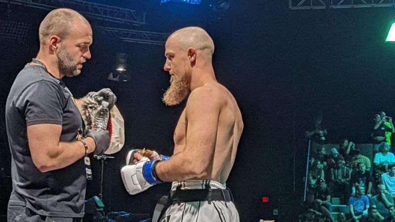 Diskutabls ārsta lēmums liek Latvijas cīkstonim Skrīveram zaudēt “Karate Combat” cīņu Diskutabls ārsta lēmums liek Latvijas cīkstonim Skrīveram zaudēt “Karate Combat” cīņu