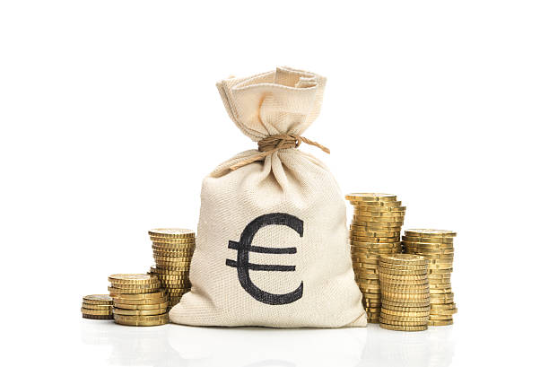 Dīkstāves pabalsta griesti varētu būt 1000 EUR; valsts daļēji segtu darbinieku algas līdz 500 EUR