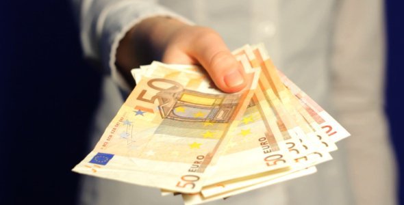 Finanšu ministrija nobremzē pensiju piemaksas