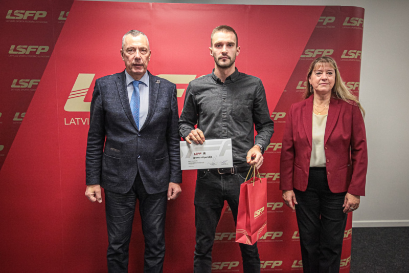 Ložu šāvēji Strautmanis un Vasermanis saņem LSFP sporta stipendijas