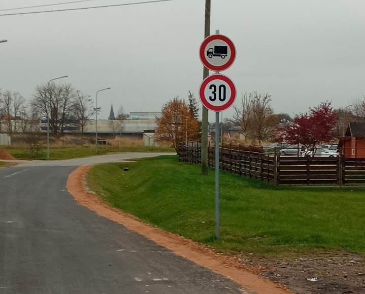 Smilšu ielā, Tukumā izvietotas jaunas ceļazīmes Smilšu ielā, Tukumā izvietotas jaunas ceļazīmes