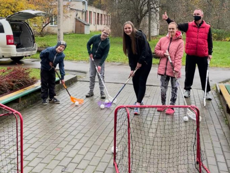 Irlavas bērnu un jauniešu centrs "Sapņi" saņem dāvanas no florbola kluba "Irlava"