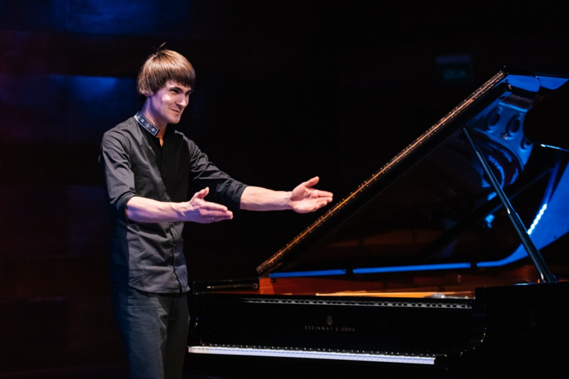 Pianists Vestards Šimkus Covid-19 dēļ pārtrauc profesionālo darbību