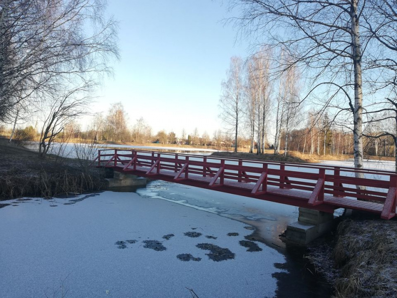 Atjaunots tiltiņš pār dīķa atteku Matkules pagastā