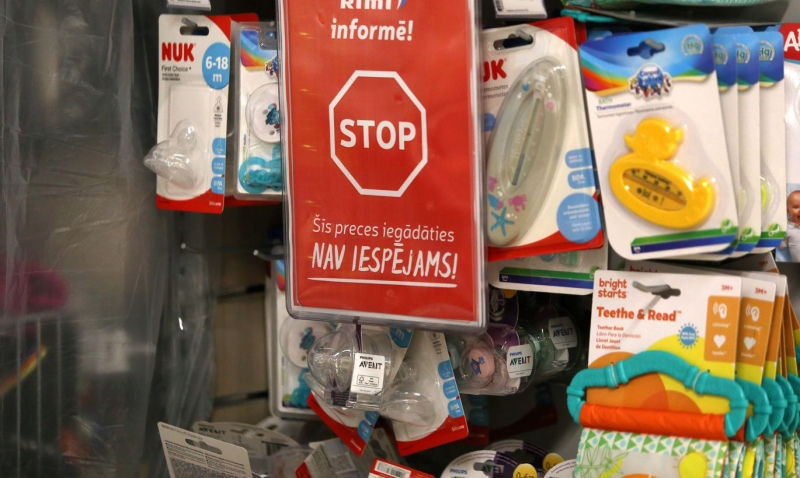 No šodienas, 19. decembra, stājas spēkā jaunie ierobežojumi tirdzniecības vietās; Pilnībā aizliegta gadatirgu organizēšana