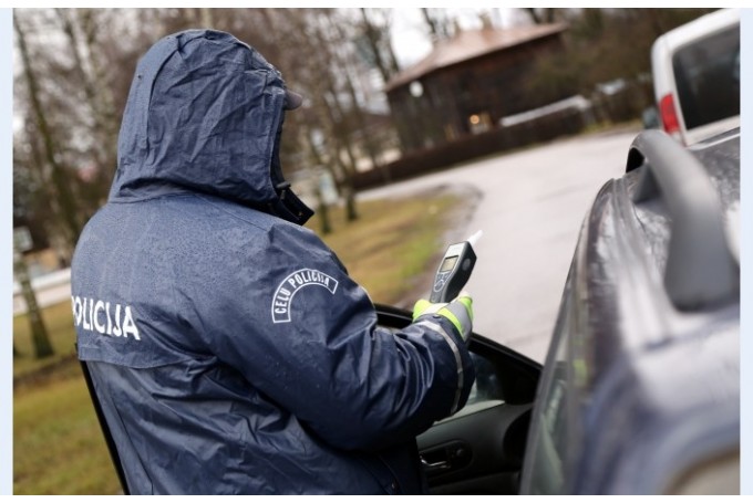 Policija visā Latvijā svētku laikā pastiprināti uzraudzīs satiksmes drošību