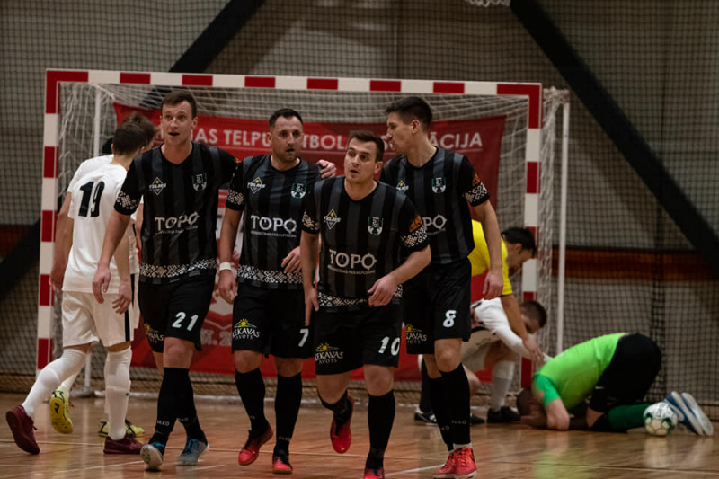 FK "Tukums 2000" telpu futbolisti spēles pēdējās sekundēs ielaiž vārtus un piedzīvo zaudējumu FK "Tukums 2000" telpu futbolisti spēles pēdējās sekundēs ielaiž vārtus un piedzīvo zaudējumu