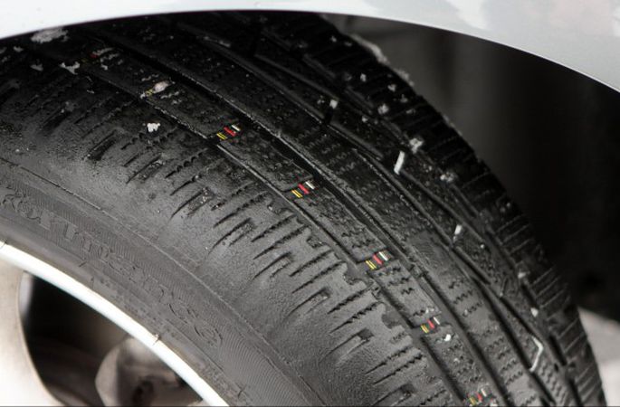 Automobiļiem ar neatbilstošām riepām liegs dalību ceļu satiksmē