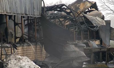 Džūkstē liesmu pārņemtā angārā sadeg kombaini un vairāki jauni traktori Džūkstē liesmu pārņemtā angārā sadeg kombaini un vairāki jauni traktori