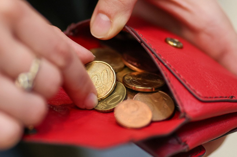 Vidējā alga «uz papīra» rudenī bija 1835 eiro; pieaugums gadā – 7,8%