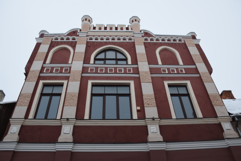 Veikta Kandavas kultūras nama fasādes atjaunošana Veikta Kandavas kultūras nama fasādes atjaunošana