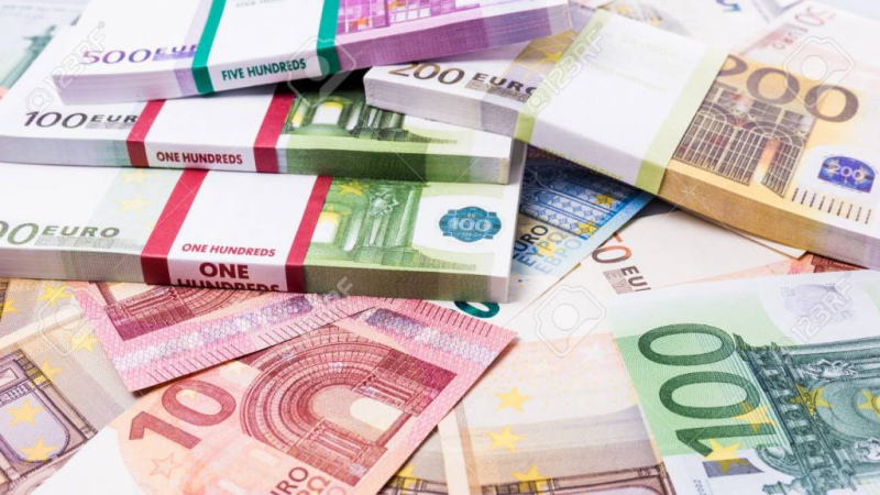 Ministrijās prēmijās izmaksā 4 miljonus eiro Ministrijās prēmijās izmaksā 4 miljonus eiro